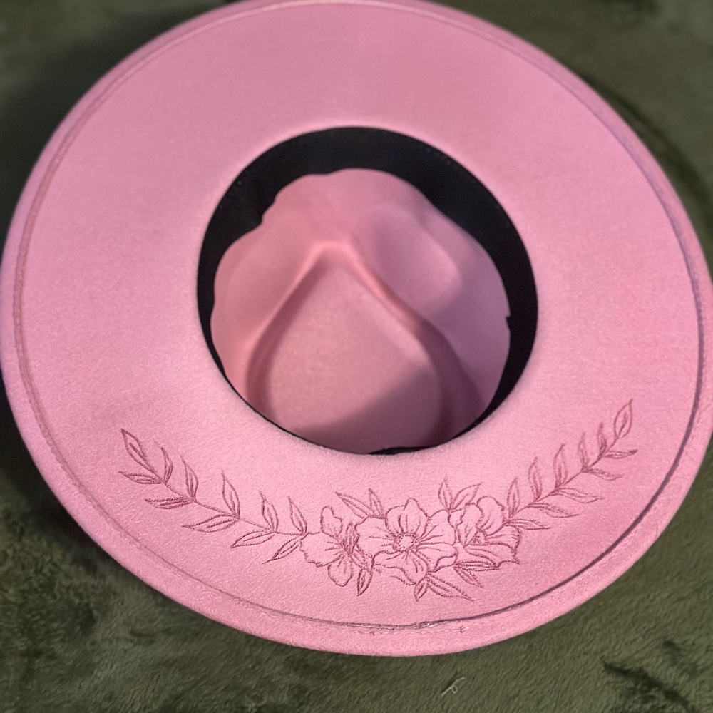 Burned hat - Picture 4 of 4